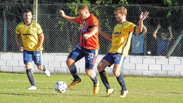 La Liga Santafesina de Fútbol tomó la determinación de suspender las competencias oficiales que están en disputa.