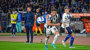 Vélez y Talleres en un partido caliente.