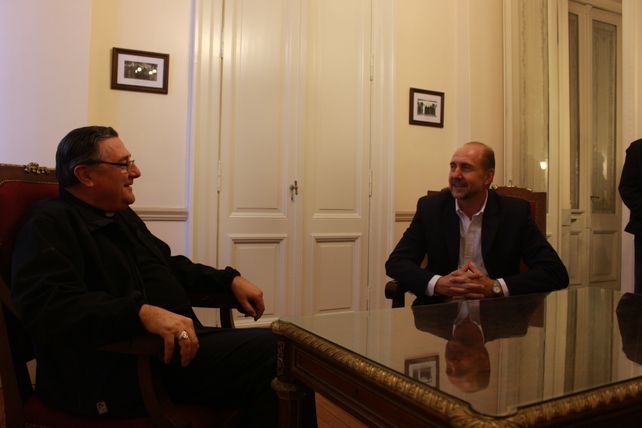 encuentro. Monseñor Martín recibió a Perotti en la sede local de la Iglesia.