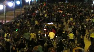 Un taxista atropelló a una caravana de ciclistas y tres personas resultaron heridas