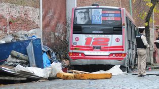 Un colectivo mató a una niña que dormía en la calle en Barracas