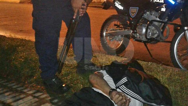 Rodeados y atrapados: tres delincuentes presos por robar herramientas de un auto