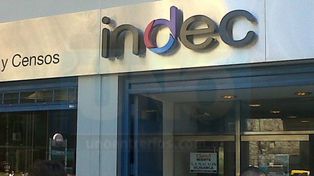 Según el Indec, la economía registró una leve mejora mensual en octubre.