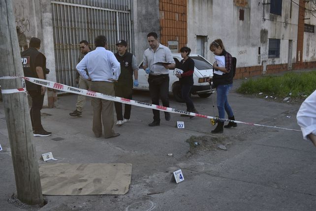 Las marcas de las balas en San Nicolás al 2800