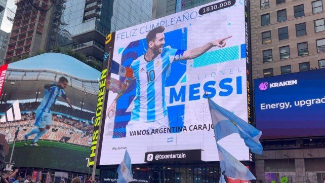 Nueva York está atenta a Lionel Messi desde que comenzó el Mundial. Ahora lo recibió para la gran final del domingo.