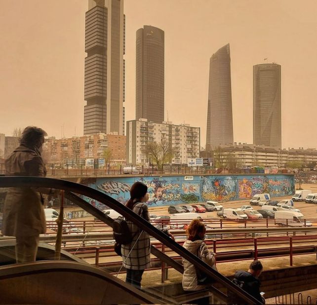 Madrid apareció cubierta por una nube de polvo de arena proveniente del Sahara