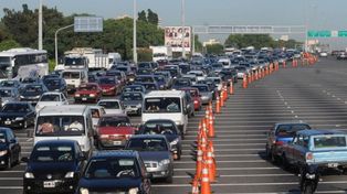 Más de 2 mil vehículos circulan por hora por la autovía 2 hacia la Costa
