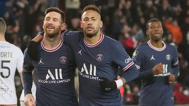 Messi marcó en la goleada de PSG y recibió aplausos de los hinchas