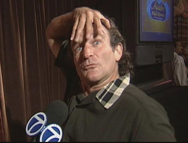 Robin Williams dobló al personaje del genio.