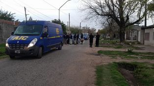 Ataque criminal a un policía: ocurrió en su casa y detuvieron a su pareja por el hecho