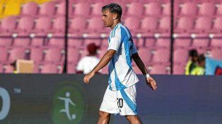 Alex Woiski, delantero de la Selección Argentina Sub 20, está internado después de la lesión que le propinó un jugador de Brasil.