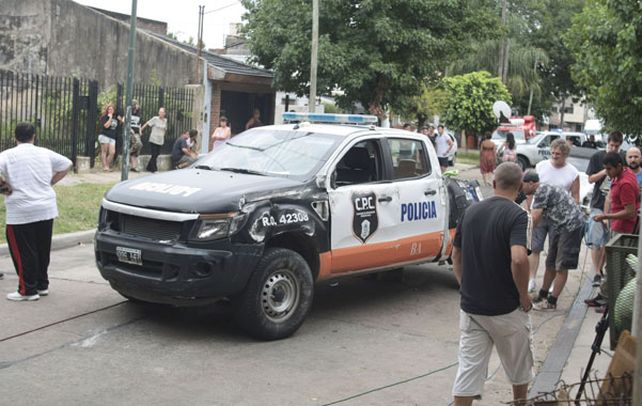 Incomprensible. La camioneta involucrada en el fatal accidente. Los policías fueron desafectados de la fuerza.