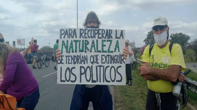 Los manifestantes se concentraron en el acceso al puente a Victoria.