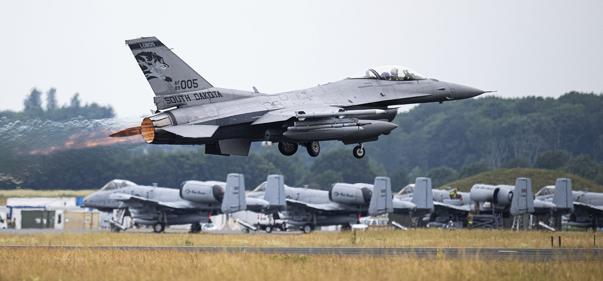 Un caza F-16 de la Fuerza Aérea de EE. UU. despega al margen de un evento de prensa que marca la conclusión de la maniobra de la fuerza aérea Air Defender 2023 en la Base Aérea Jagel en Jagel, Alemania, el viernes 23 de junio de 2023. (Daniel Reinhardt/dpa vía AP) Un caza F-16 de la Fuerza Aérea de EE. UU. despega al margen de un evento de prensa que marca la conclusión de la maniobra de la fuerza aérea Air Defender 2023 en la Base Aérea Jagel en Jagel, Alemania, el viernes 23 de junio de 2023. (Daniel Reinhardt/dpa vía AP)
