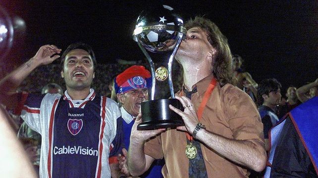 Insúa conquistó la Copa Sudamericana con San Lorenzo en 2002.