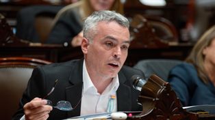 Un diputado rosarino denunció una operación libertaria por su departamento en Pichincha