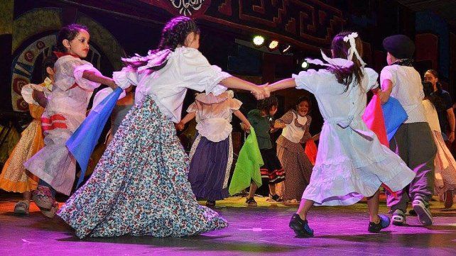Las Colectividades homenajearán a los Inmigrantes en el Teatro 3 de Febrero