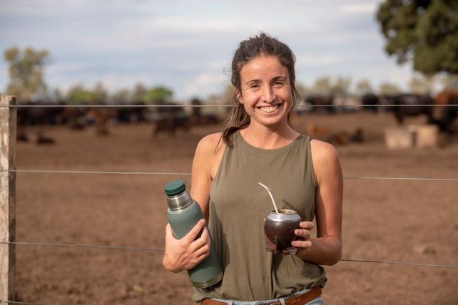 Inés Amuchástegui es ingeniera agrónoma y trabaja en su cabaña de Angus en Alta Gracia.