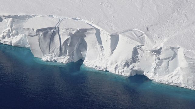 Deterioro. El frente de un glaciar sobre el mar en la Antártida. Desde 1979 se multiplicó la pérdida de hielo.