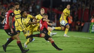 El gol de Julián Fernández para el descuento de Newells, que no alcanzó ante Boca. Ahora define su suerte en la Copa de la Liga ante Defensa y Justicia.