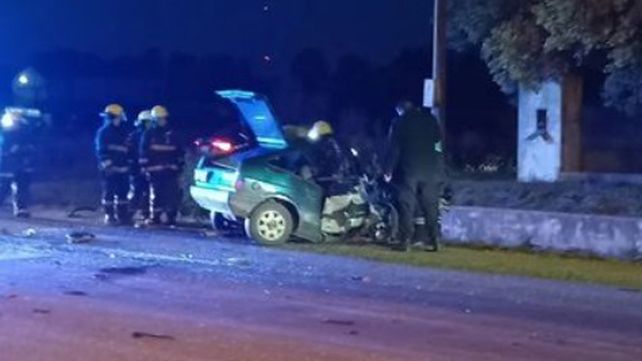 El VW Gol se salió de la cinta asfáltica y su conductor perdió la vida en el acto.