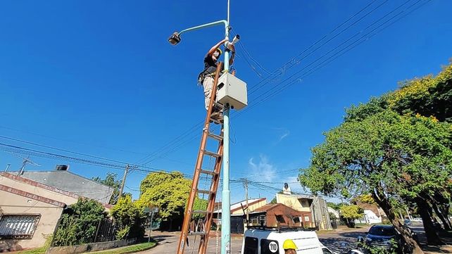 la Municipalidad de Santo Tomé incorporó 4 nuevas cámaras de videovigilancia que fueron instaladas en la Plaza Bordagaray