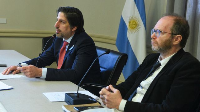 El ministro Nicol&aacute;s Trotta junto al titual del Inet