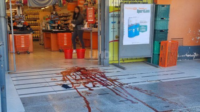 Balearon a un joven en barrio Centenario. Estaría relacionado con la interna de la barra de Colón.