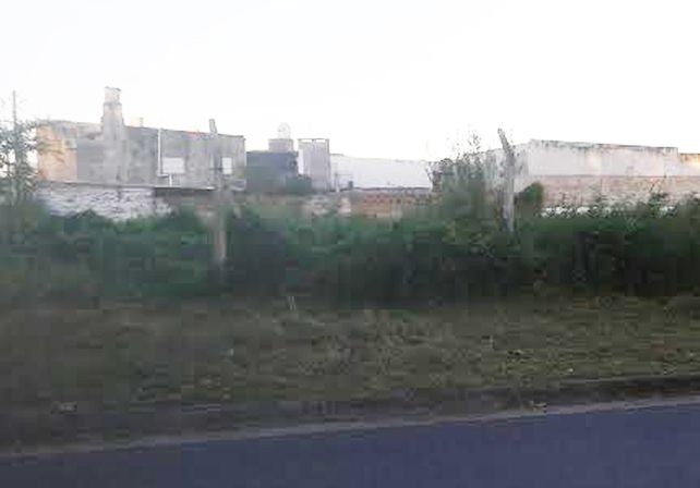 Uno de los terrenos que los vecinos piden que limpien y se utilice está ubicado sobre calle Salta.