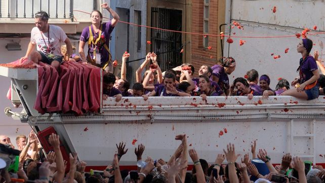 Tomatina, la batalla roja celebró su fiesta anual