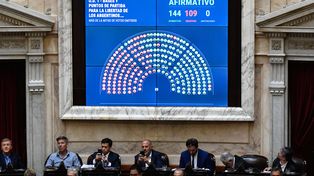 Si bien la ley ómnibus original fue aprobada en general en Diputados, la iniciativa pasó a comisión frente a un escenario adverso para el oficialismo en el debate en particular.
