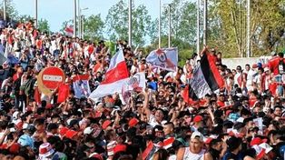Banderazo de los hinchas de River