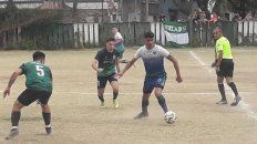 Dio la nota en Ludueña. El equipo del Viaducto dirigido por Facundo Parrino logró una importante victoria ante Mercadito en calidad de visitante con goles de Franco Di Luca. Dio la nota en Ludueña. El equipo del Viaducto dirigido por Facundo Parrino logró una importante victoria ante Mercadito en calidad de visitante con goles de Franco Di Luca.