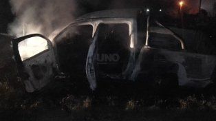 Robaron en el macrocentro una camioneta y apareció quemada en barrio Las Lomas