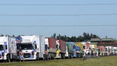 Bolsas de Cereales y de Comercio del país advierten sobre los “daños” que se generan en la cadena comercial a partir de la protesta de los transportistas autoconvocados. Bolsas de Cereales y de Comercio del país advierten sobre los “daños” que se generan en la cadena comercial a partir de la protesta de los transportistas autoconvocados.