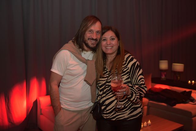 José De Oliveira y Carina Colucci.