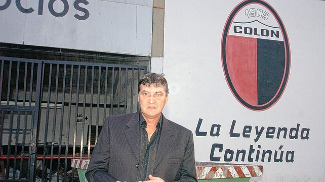 Día clave para la llegada de Julio Falcioni como DT de Colón