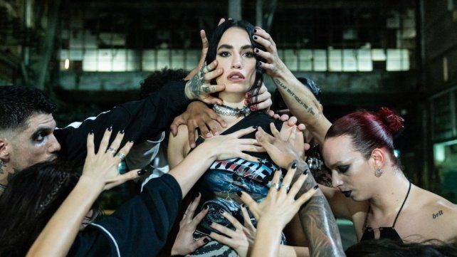 Lali regresa a Santa Fe con su show más visceral: No vayas a atender cuando el demonio llama