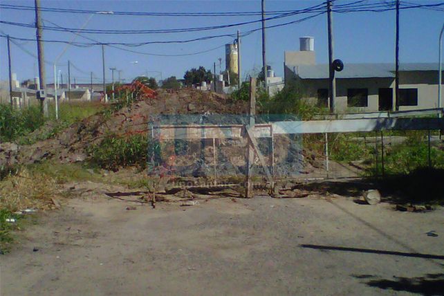 Tras los reclamos, habilitarán las calles internas del barrio Los Ángeles