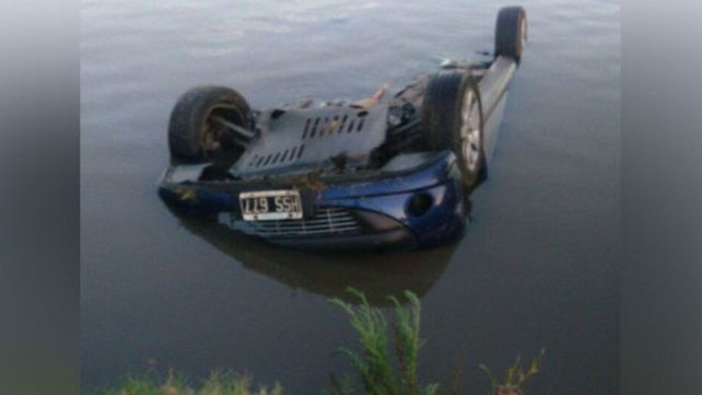 Encontraron un auto hundido en el río Gualeguaychú