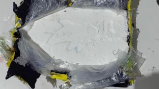 La cocaína estaba embalada y envuelta con una bolsa de residuos.