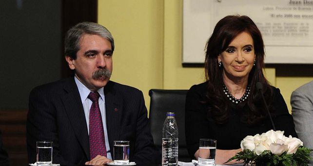 Anibal Fern&aacute;ndez dijo que no est&aacute; en la agenda del gobierno la re-reelecci&oacute;n de Cristina