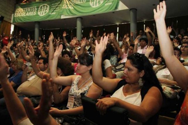 Los gremios estatales aceptaron la oferta de 21 por ciento de suba salarial