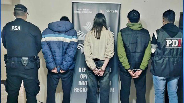 Policías de la PDI trasladaron a Santa Fe a los tres presuntos autores de estafas informáticas millonarias