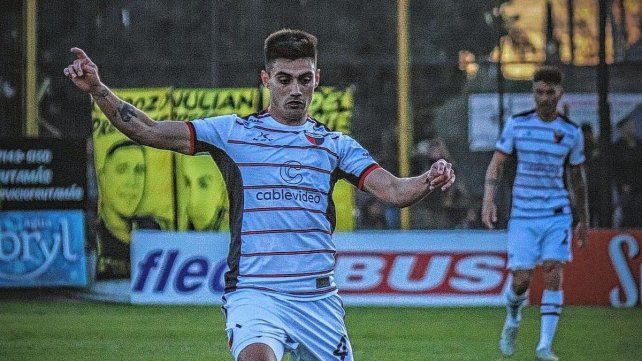 Fabián Henríquez viene cumpliendo y eso le permite al DT de Colón pensar en un cambio de esquema y jugar con tres marcadores centrales. Fabián Henríquez viene cumpliendo y eso le permite al DT de Colón pensar en un cambio de esquema y jugar con tres marcadores centrales.
