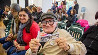 Adultos mayores recibieron en Rosario marcos de lentes secuestrados en una causa por estafa