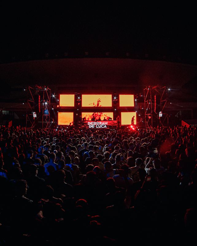 Deborah De Luca tocando en el Hipódromo de Rosario