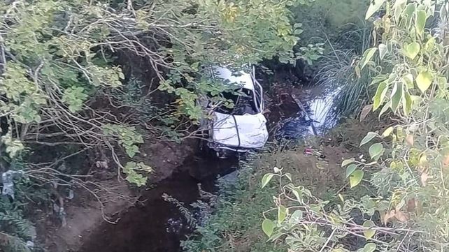 En Santa Elena un auto cayó de un puente y hay un fallecido