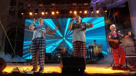 Viví 25 de Mayo volvió a encender el corazón de Paraná con una noche multitudinaria