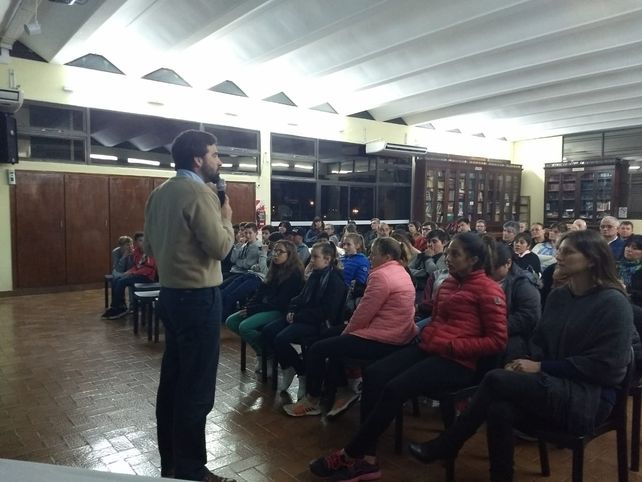 Damián Verzeñassi abrió la discusión por la fumigación en el ejido de Cerrito